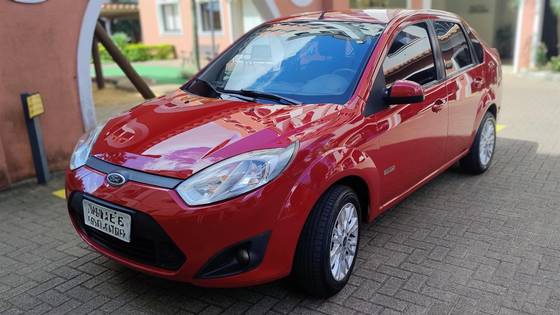 FORD FIESTA 1.6 ROCAM SEDAN 8V FLEX 4P MANUAL